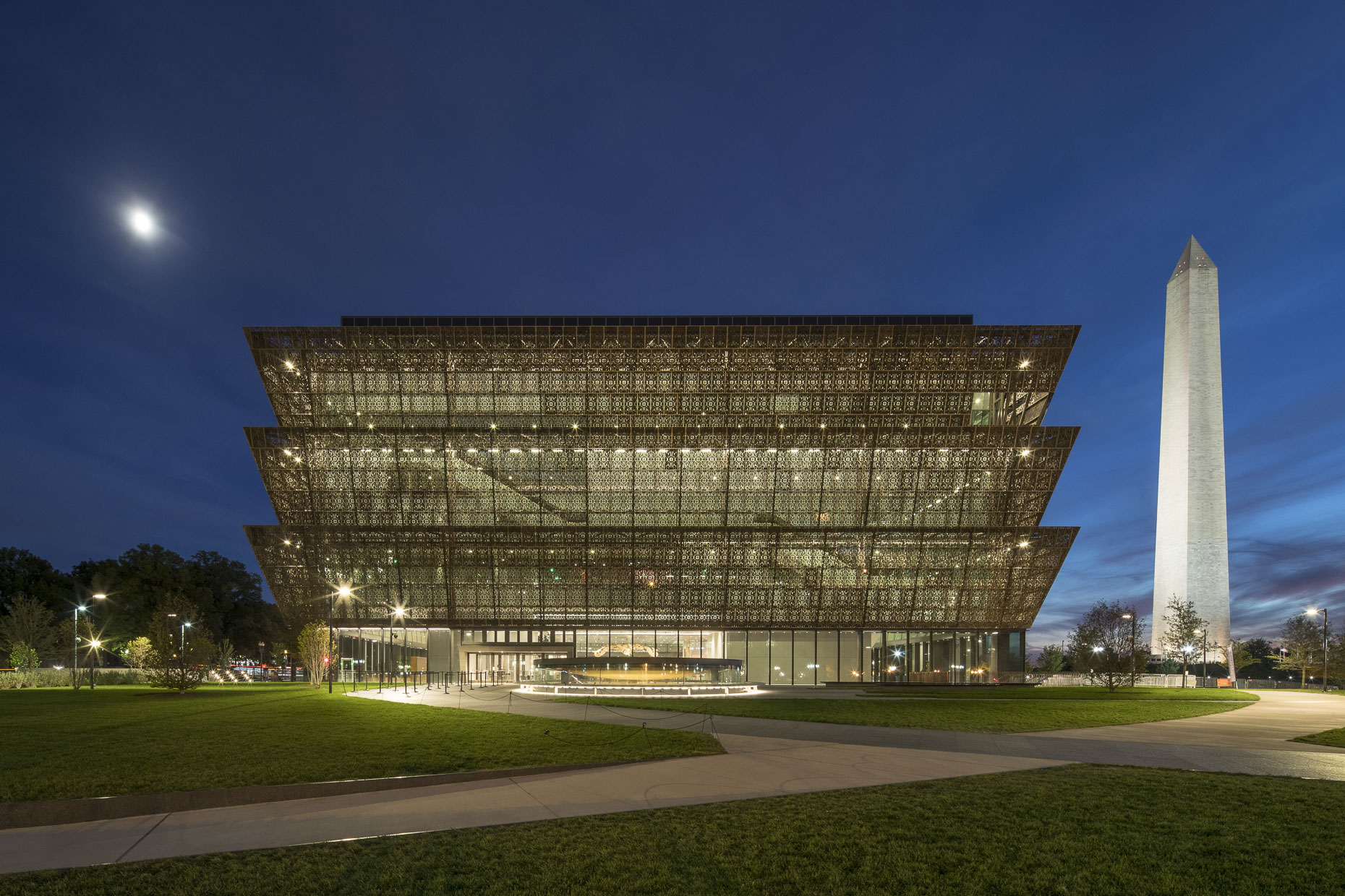 Smithsonian NMAAHC by David Adjaye photographed by Brad Feinknopf based in Columbus, Ohio