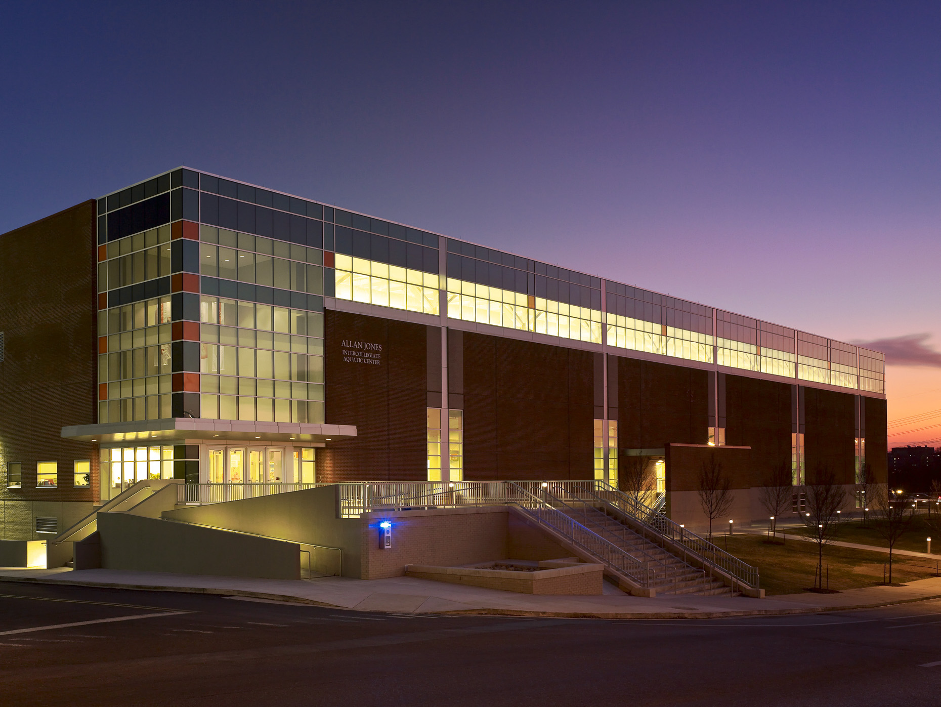 University of Tennessee Allan Jones Intercollegiate Aquatics Center by HNTB photographed by Brad Feinknopf based in COlumbus, Ohio